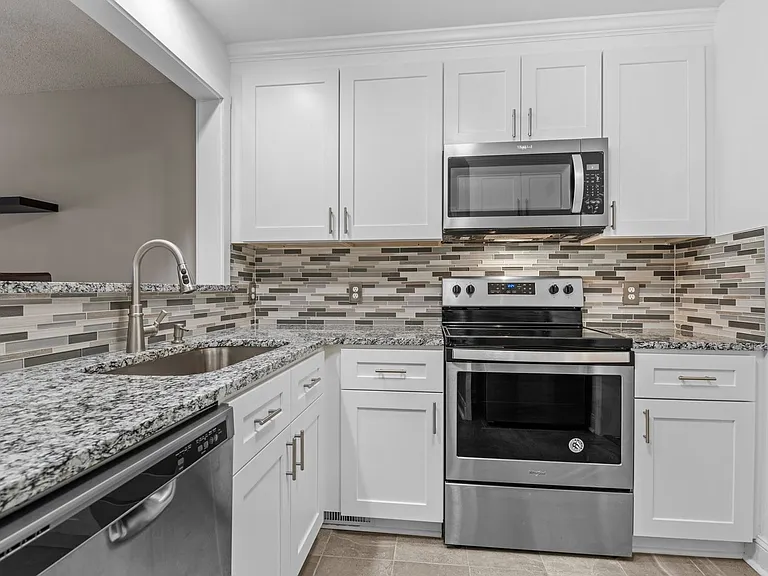5624 Darrow Dr — Photo 6