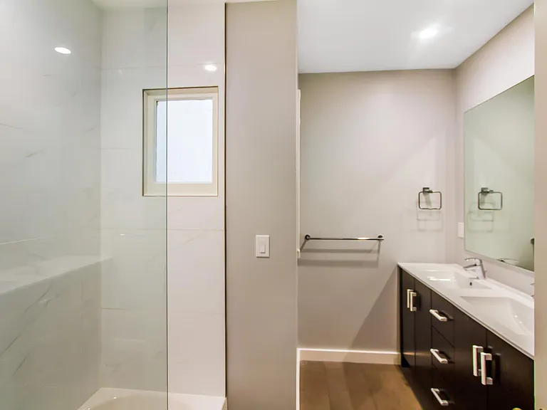 881 Dolores St — Photo 12