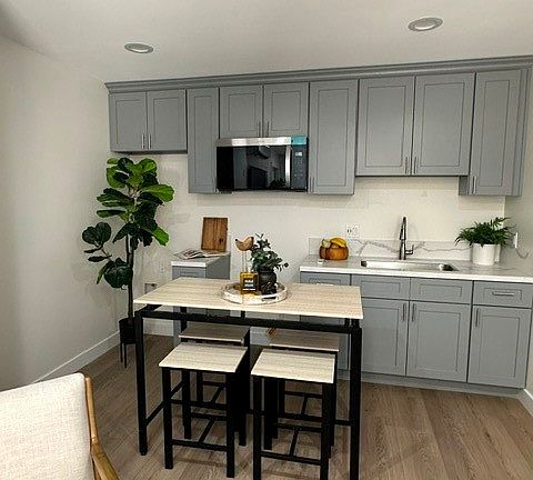 5th image of 608 S Acacia Ave