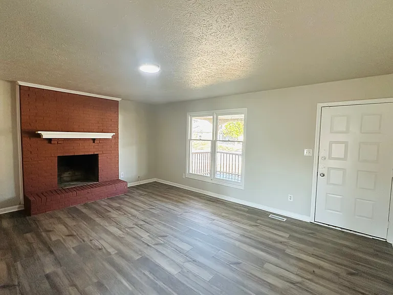 14 Robyn Dr — Photo 6