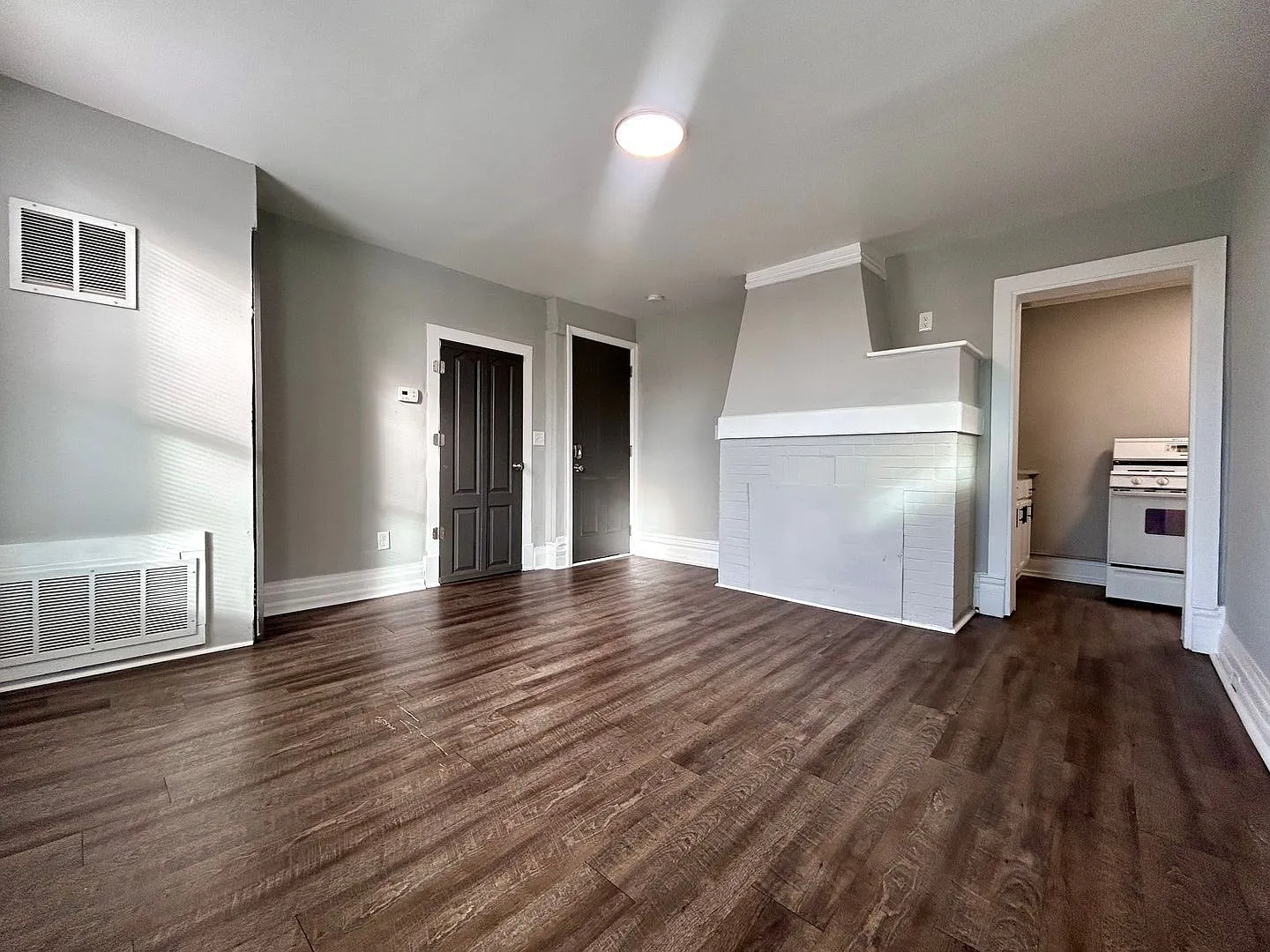 1 bed, 1.0 bath, 560 sqft, $895 — Photo 1