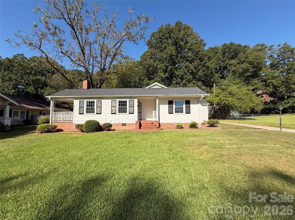 907 S South St, Gastonia, NC 28052
