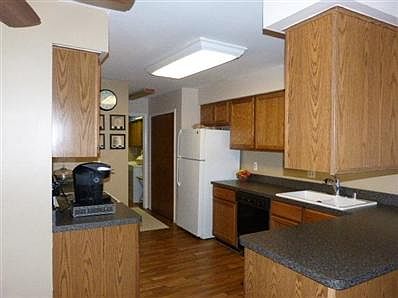 4th image of 654 Country Club Dr