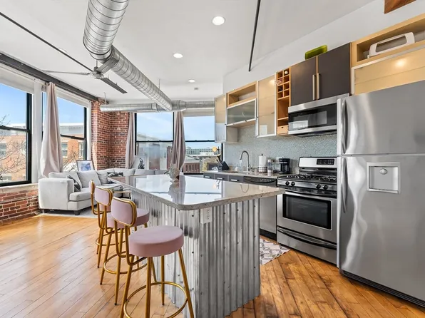 281 Essex St Unit 306, Salem, MA 01970