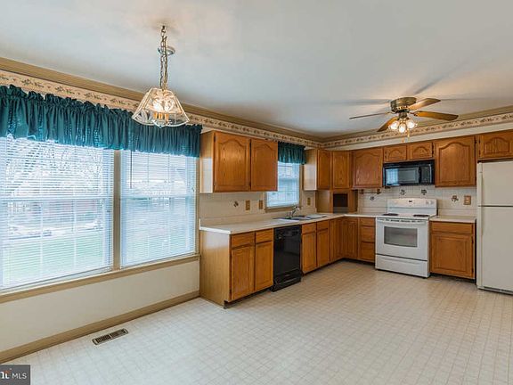 4th image of 9901 Whitewater Dr