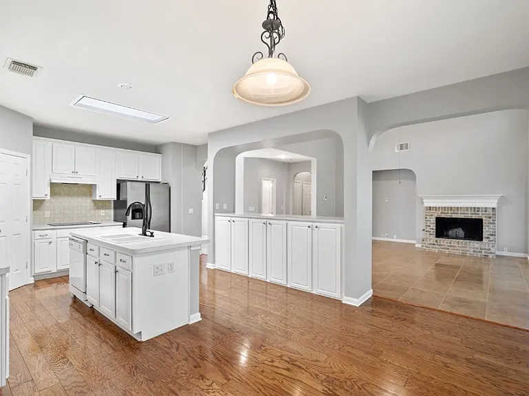 10724 Thoroughbred Dr — Photo 14
