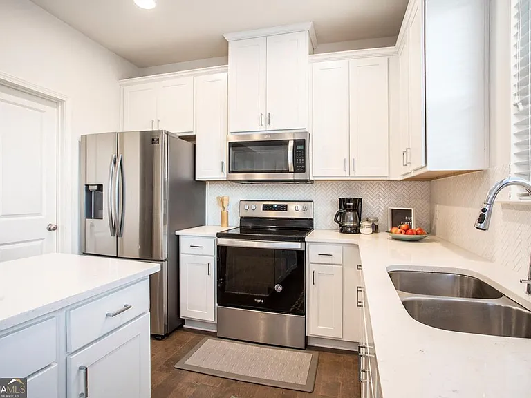 2414 Fitts Dr — Photo 9