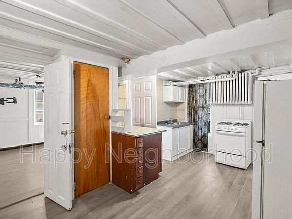 3rd image of 216 E Main St APT 9