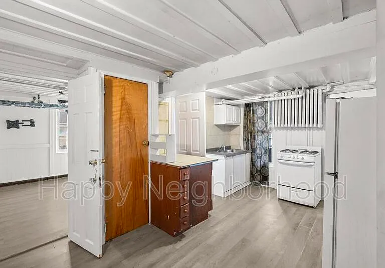 216 E Main St #9 — Photo 3