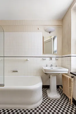 Bathroom, photo 1