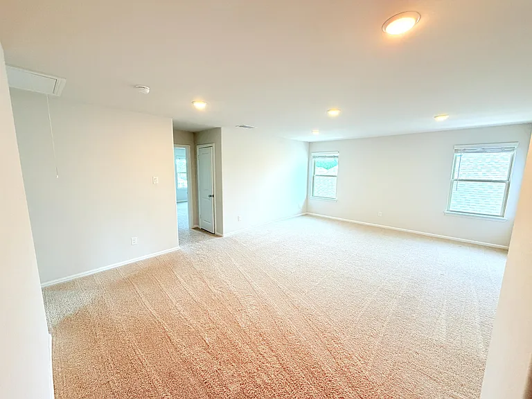 405 Forsyth Dr — Photo 4