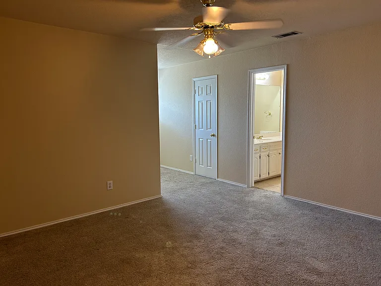 2661 FM 35 — Photo 20