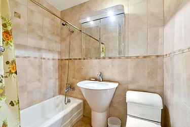 Sold by Thomas Lipovetsky, LREB