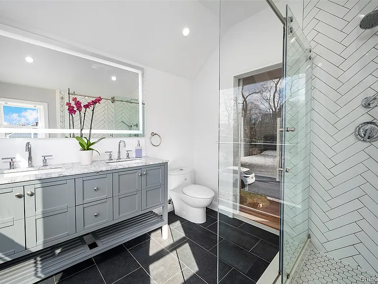 1001 Shore Acres Dr — Photo 10