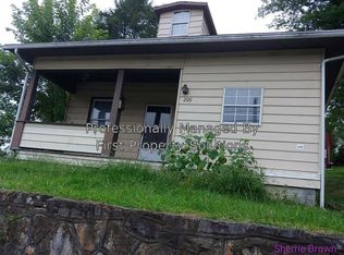 209 13th Ave, Hinton, WV 25951