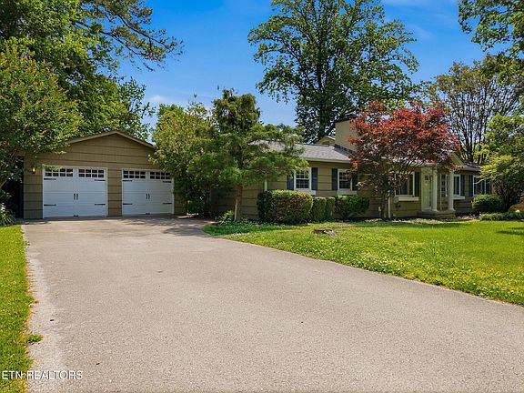 4th image of 1312 Bradford Ln