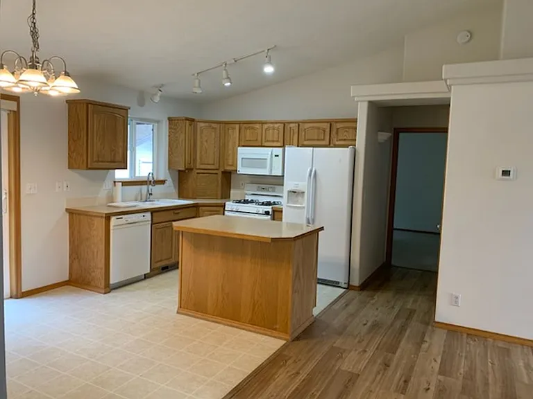 9049 N Torrey Ln — Photo 8