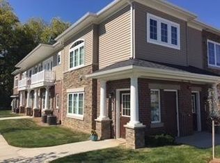 5535 Arbor Chase Dr #30, Ann Arbor, MI 48103