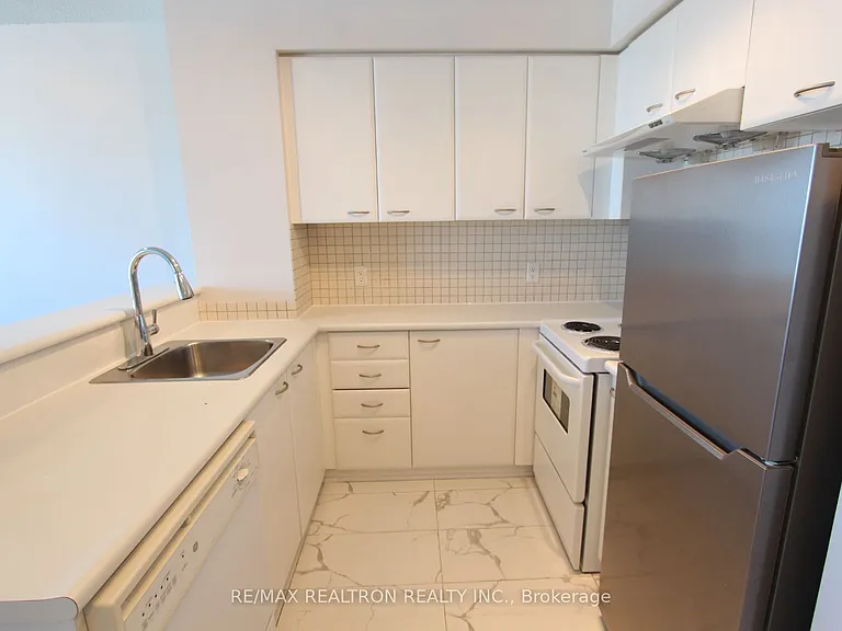 36 Lee Centre Dr #2906 — Photo 5