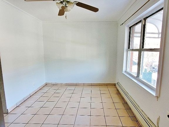 3rd image of 25-12 Hoyt Ave S #2CC