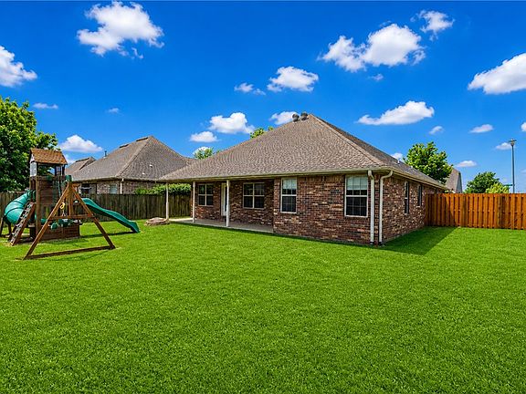 4th image of 1001 Tarah Knolls Cir