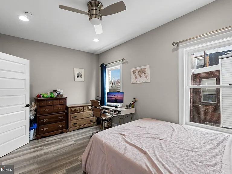 1528 W Seybert St — Photo 20