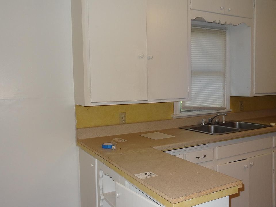 2nd image of 2231 S Dewey Ave