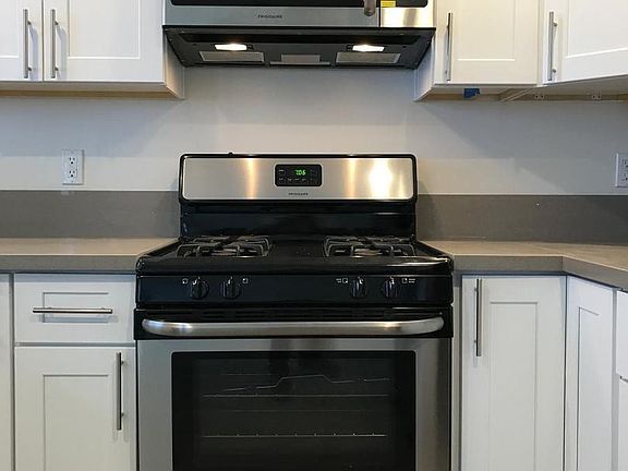 4th image of 4411 Allott Ave #12