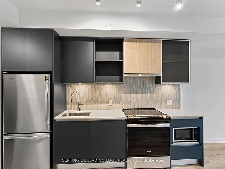 395 Dundas St W #614 — Photo 10