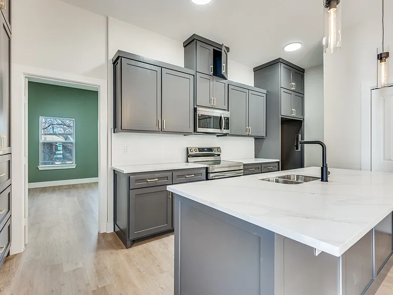 835 Stamps Ave — Photo 4