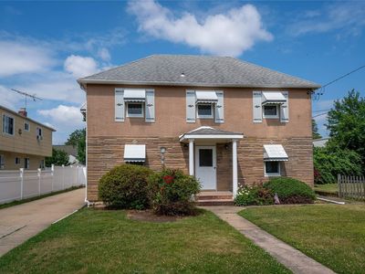 73 East Avenue, Hicksville, NY, 11801