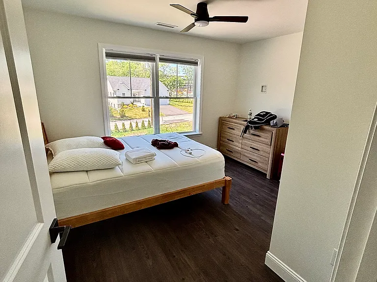 115-117 Oak St #115 — Photo 12