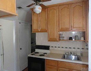 5th image of 16 Mayfair Ln