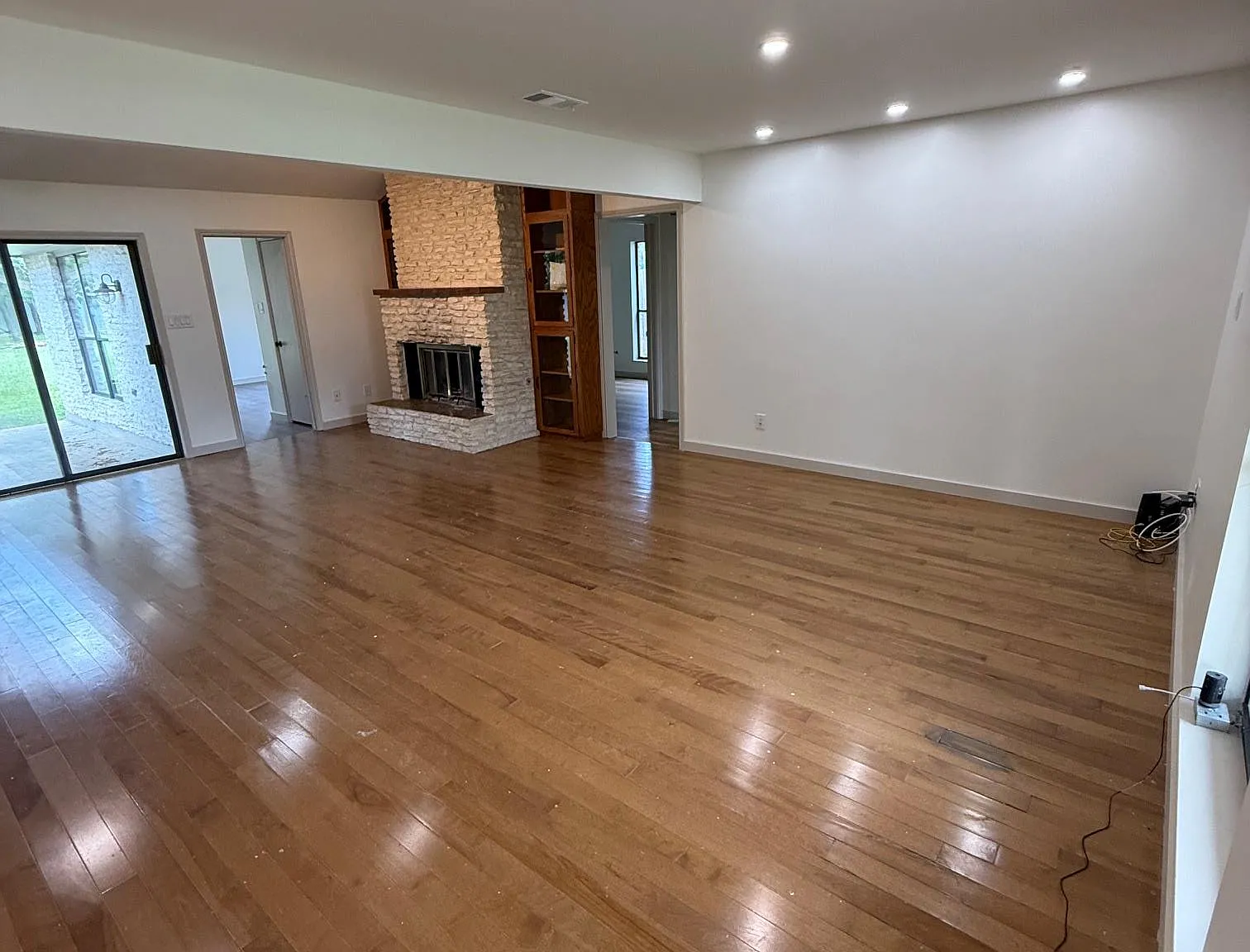 3 bed, 2.0 bath, 1676 sqft, $2,500 — Photo 3