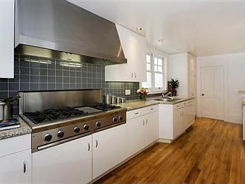 4th image of 2760 Broderick St
