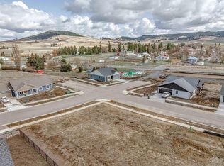 1415 Roxbury, Moscow, ID 83843
