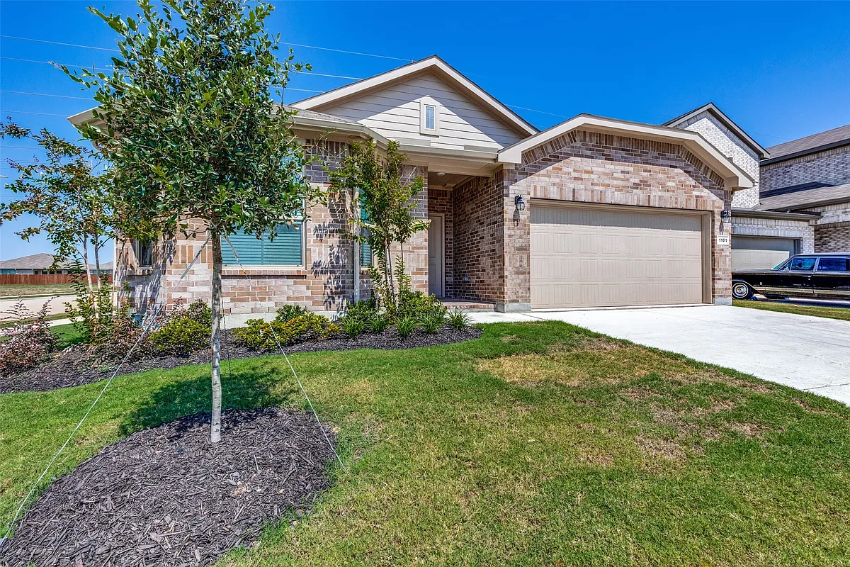 View of front facade featuring a garage and a front lawn - 1101 Southwark Dr
