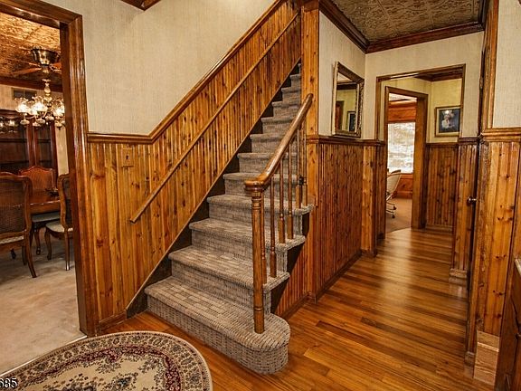 3rd image of 90 Emmans Rd