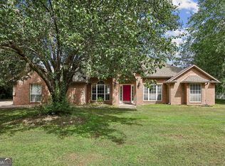 209 Lake Manor Dr, Kingsland, GA 31548