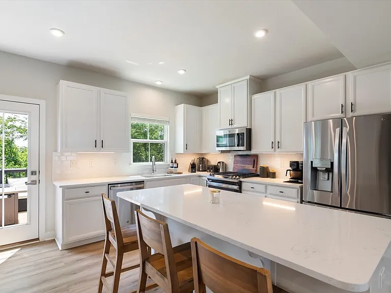 4014 Johns Ct — Photo 8