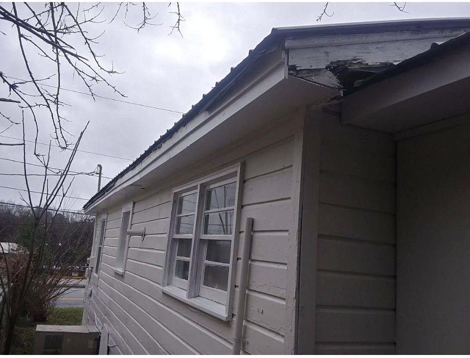 2nd image of 214 Pierce St