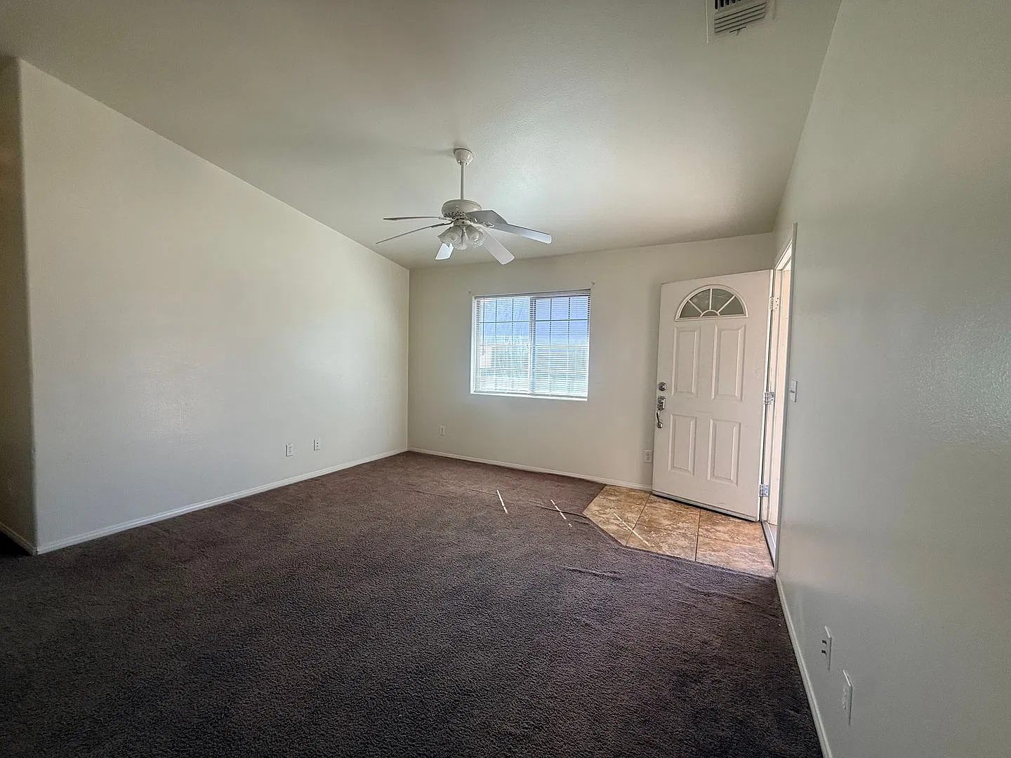3 Bedroom Home in 29 Palms for Rent — Photo 4