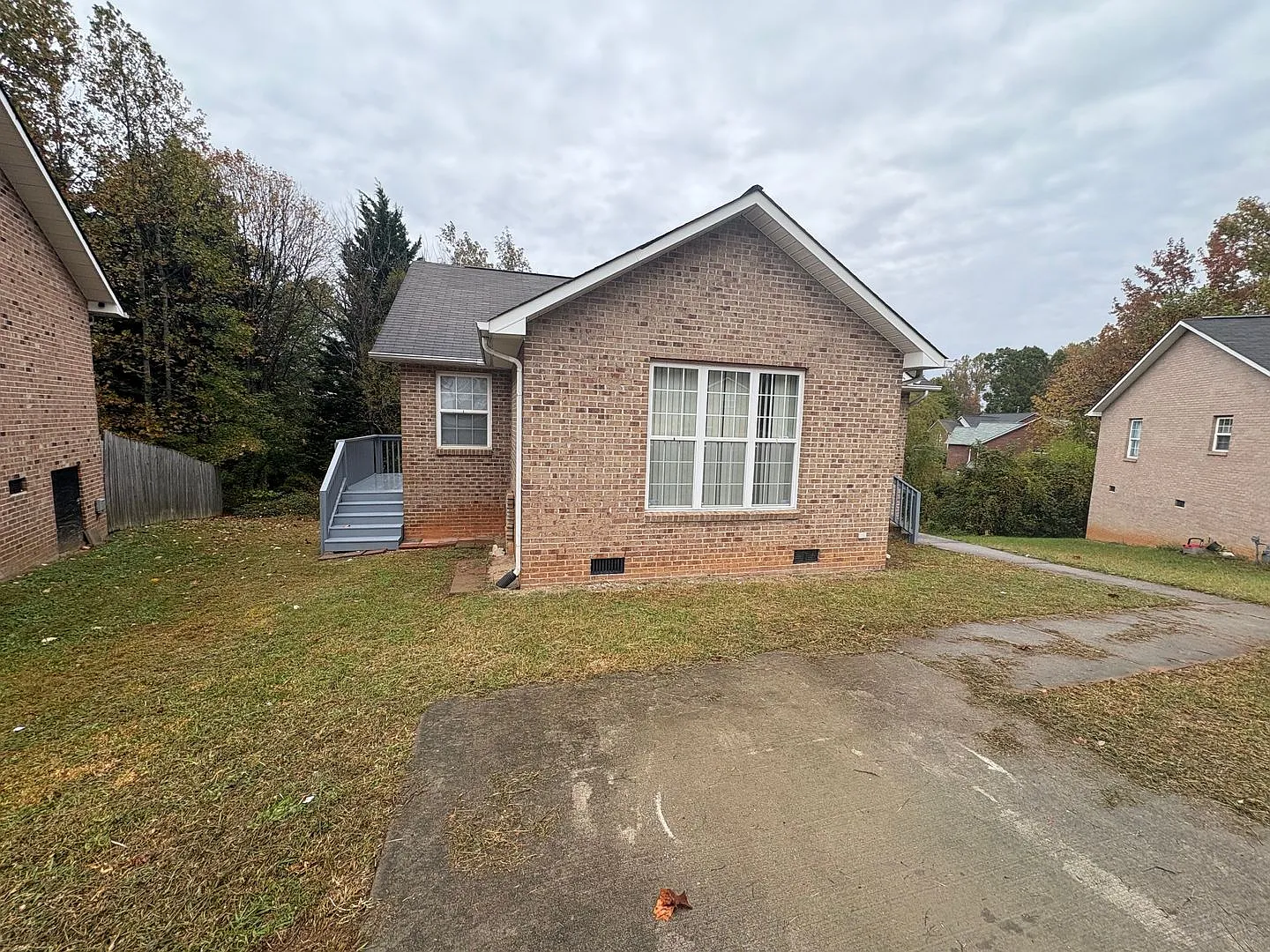 3bed 2bath HOUSE $1,575.00/mo! — Photo 2