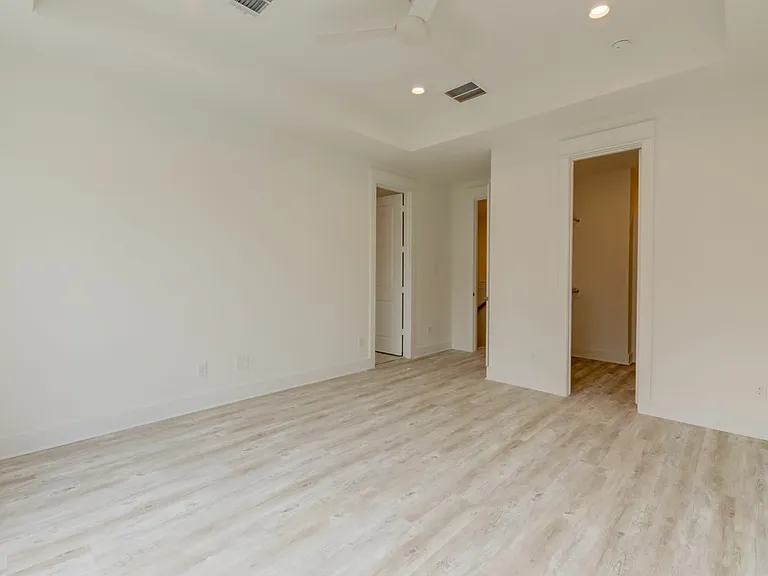 The Grove Oak Forest Apartments