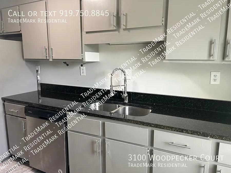 Newly renovated 2 bedroom with 2 full bathrooms — Photo 2
