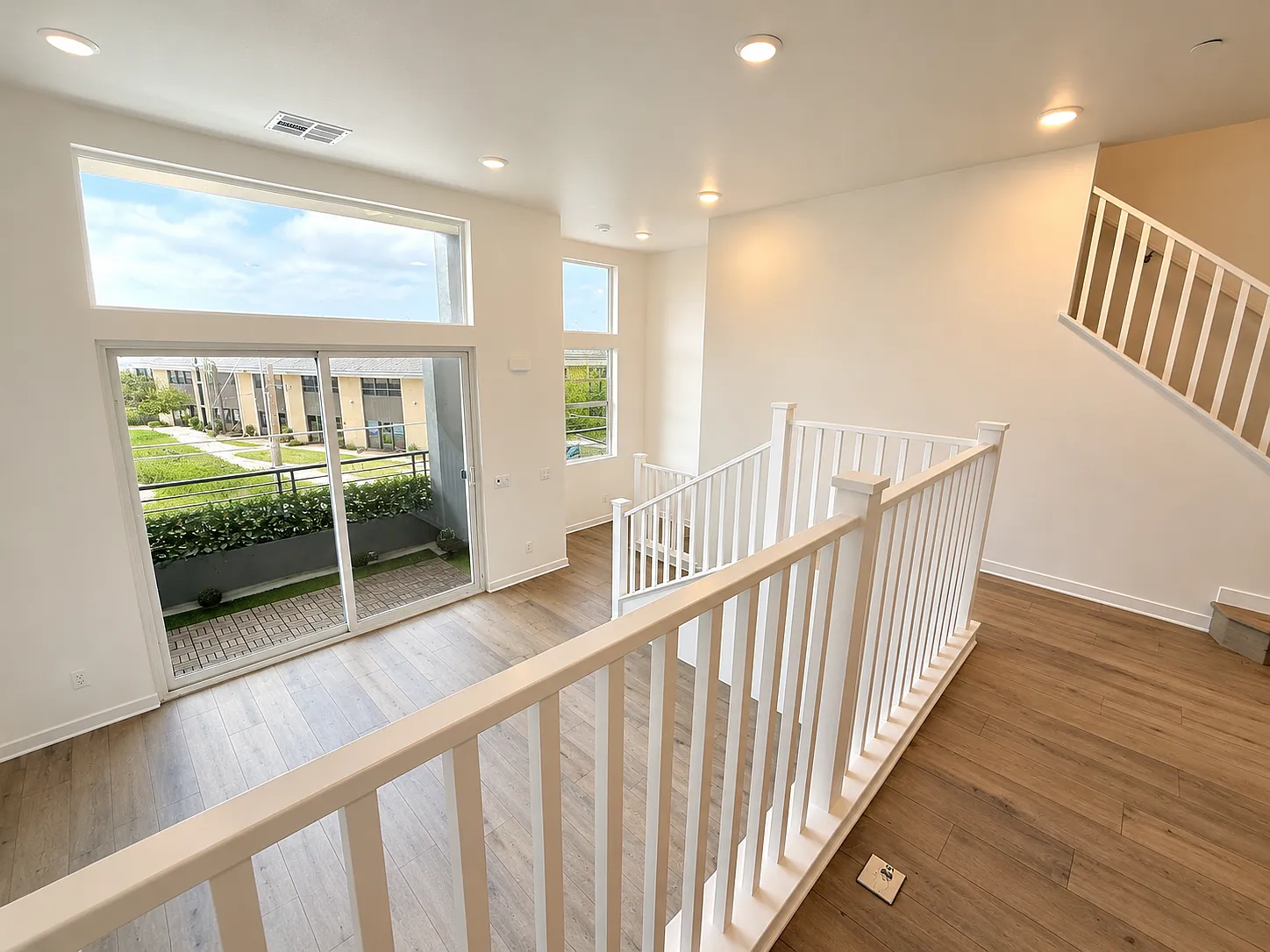 4 bed, 3.5 bath, 1853 sqft, $5,300 — Photo 4