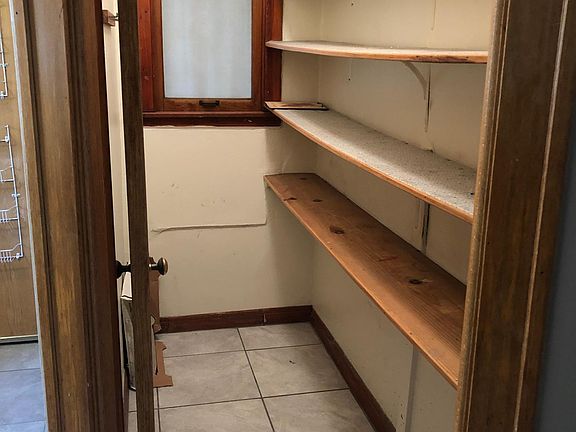 4th image of 2302 Clarence Ave #2C
