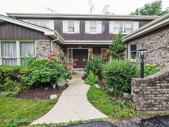3rd image of 1103 New Trier Ct