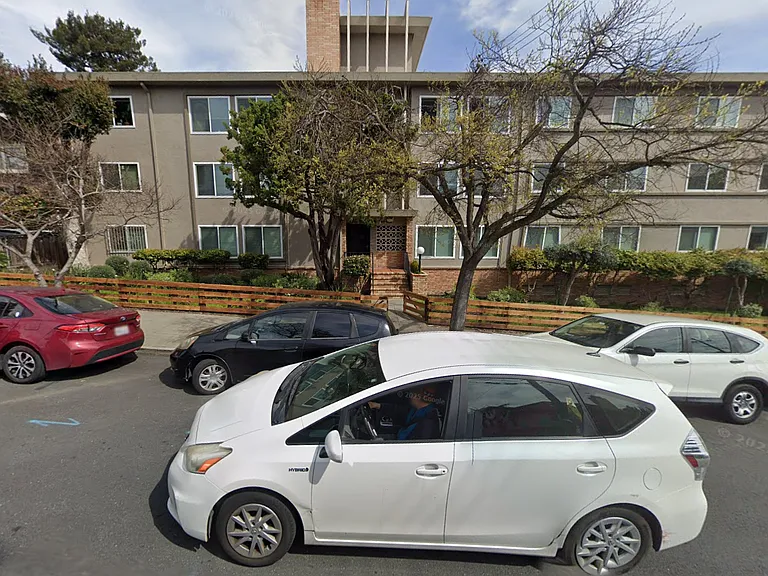 Bellevue Towers Apartments — Photo 4