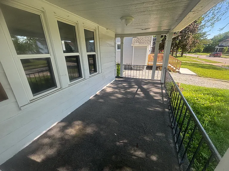 681 Moreley Ave — Photo 4